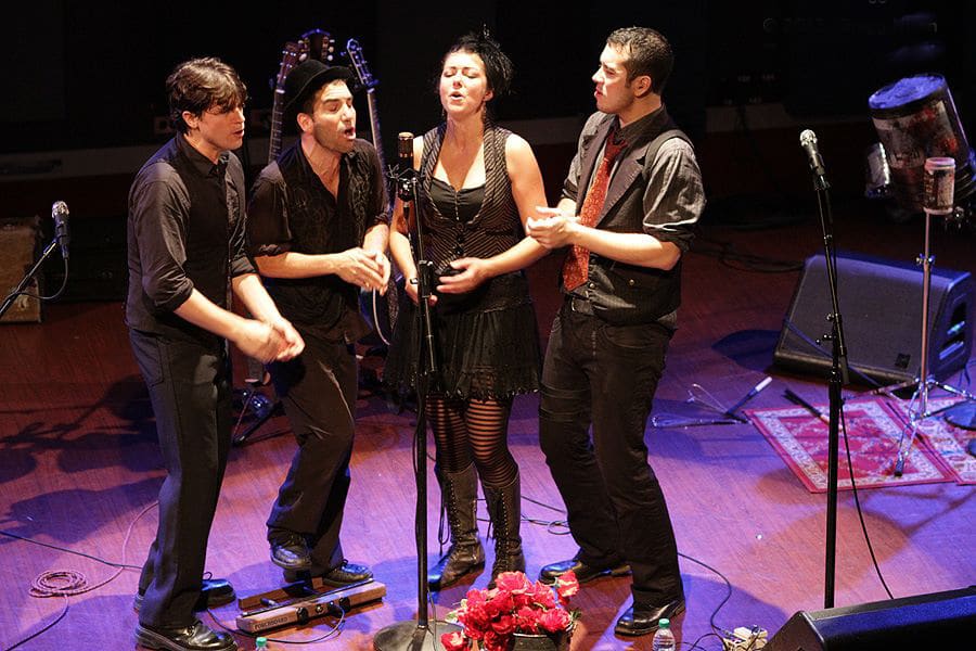 Caravan of Thieves Picks TELEFUNKEN for new “KISS KISS” Album and Tour